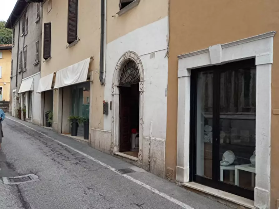 Immagine 3 di Appartamento in vendita  in Via Barzoni a Lonato del Garda