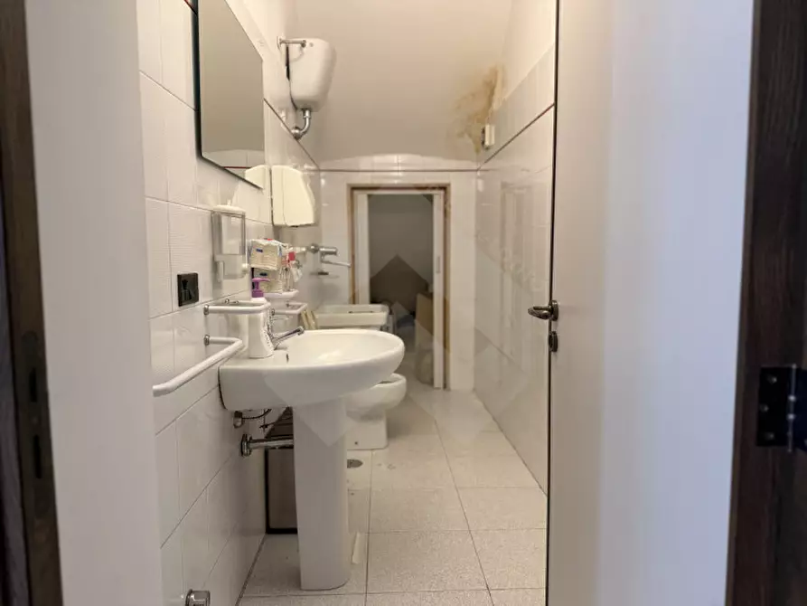 Immagine 5 di Ufficio in vendita  in Via Felice Orsini 146 a Andria