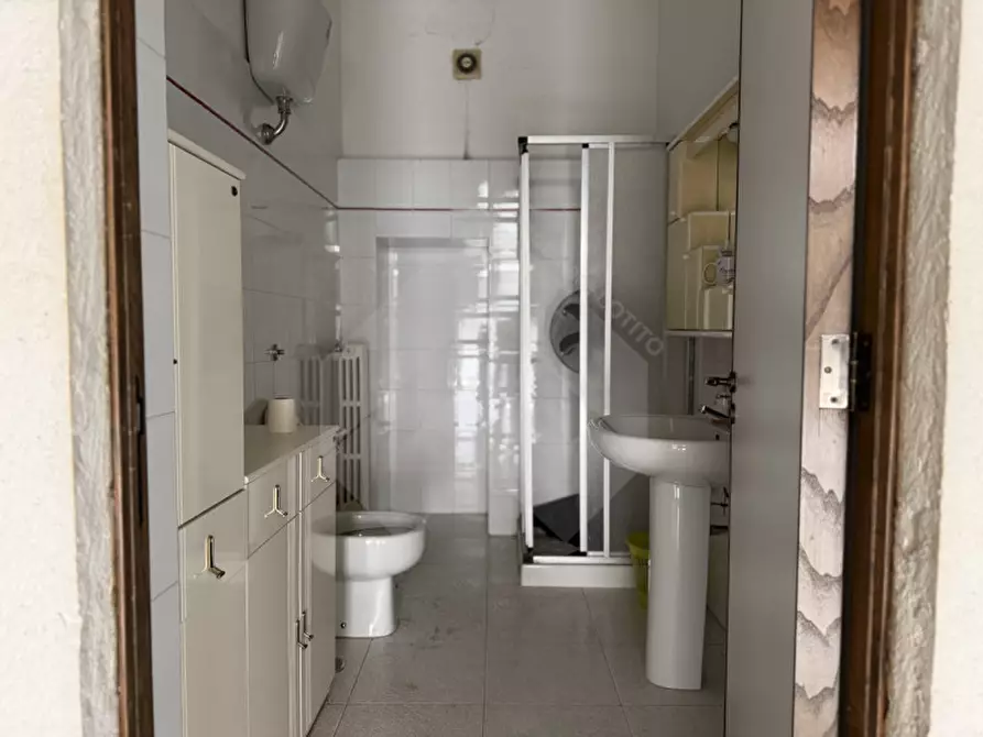 Immagine 9 di Ufficio in vendita  in Via Felice Orsini 146 a Andria