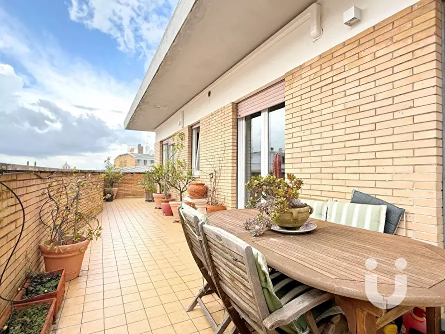 Immagine 1 di Attico in vendita  in Via Aristide Leonori a Roma