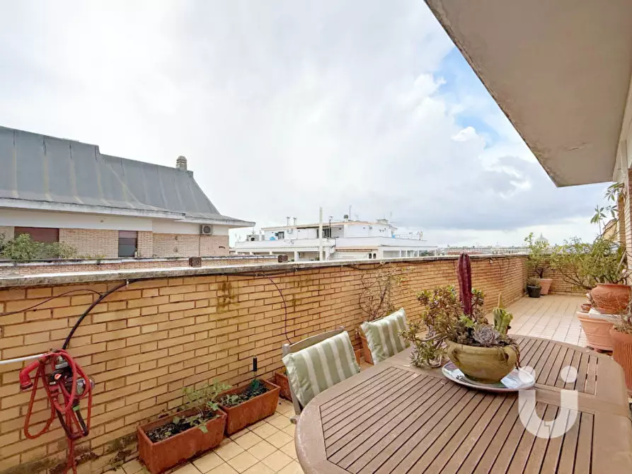 Immagine 10 di Attico in vendita  in Via Aristide Leonori a Roma