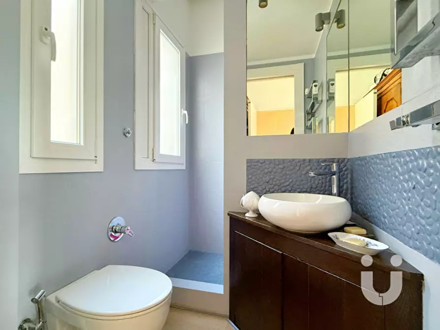 Immagine 14 di Attico in vendita  in Via Aristide Leonori a Roma