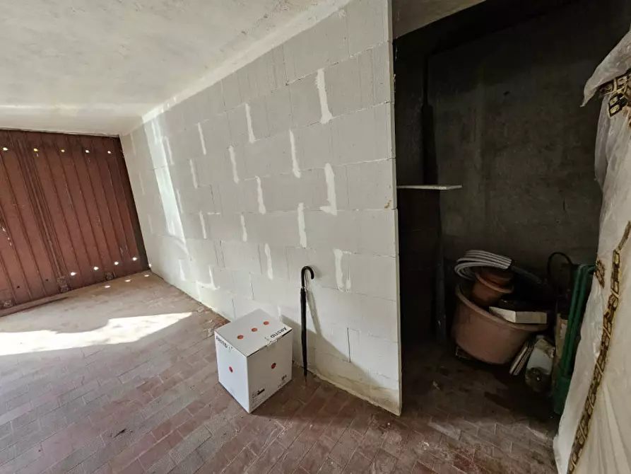 Immagine 5 di Garage in vendita  in via Oxilia a Savona