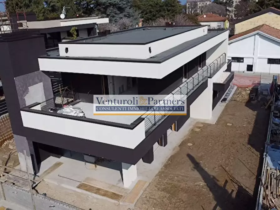 Immagine 4 di Villa in vendita  in Via Palmiro Togliatti a Desenzano Del Garda