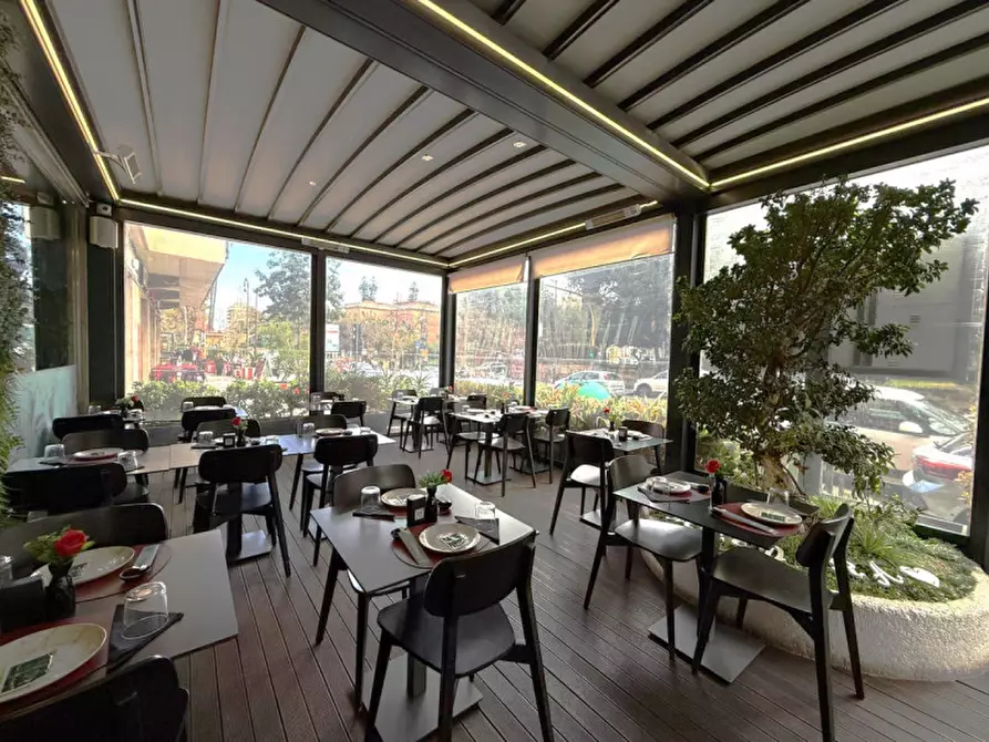 Immagine 9 di Attività commerciale in vendita  in Via Emanuele Notarbartolo 1E a Palermo