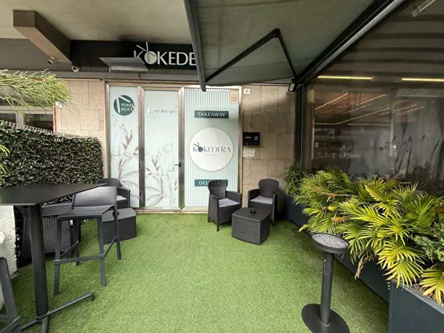 Immagine 26 di Attività commerciale in vendita  in Via Emanuele Notarbartolo 1E a Palermo