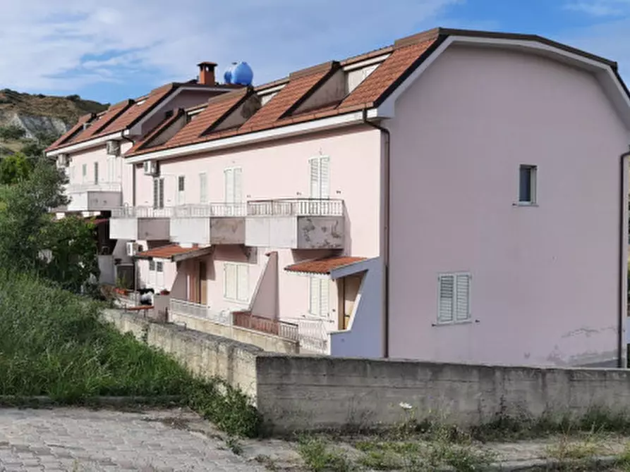 Immagine 1 di Villa in vendita  in Viale Europa a Satriano