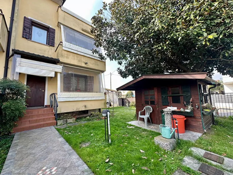 Immagine 2 di Villetta a schiera in vendita  in Via Carso a Selvazzano Dentro