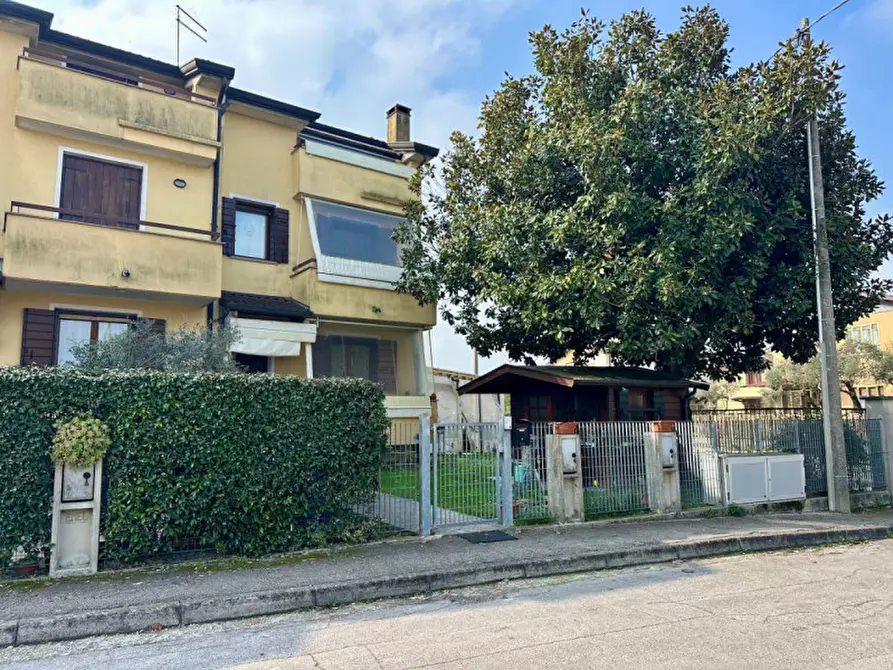 Immagine 31 di Villetta a schiera in vendita  in Via Carso a Selvazzano Dentro