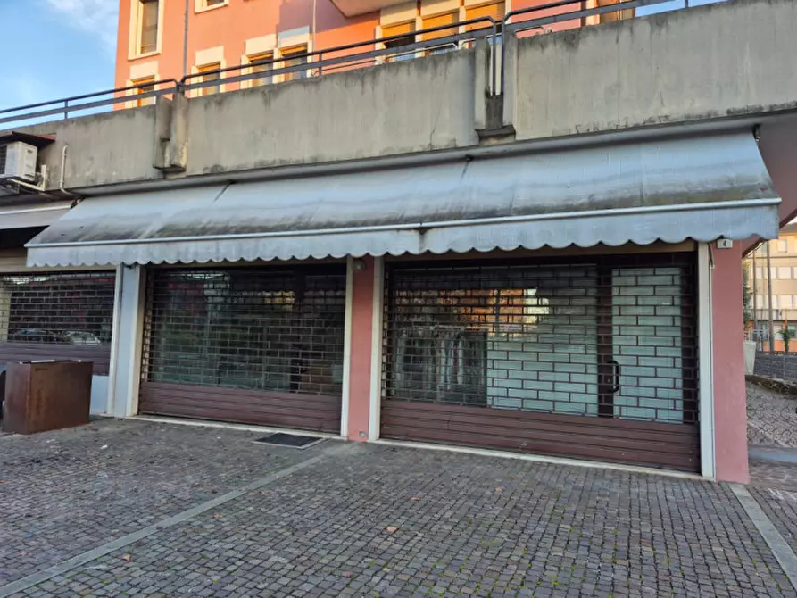 Immagine 1 di Negozio in vendita  in piazza San Bonaventura a Cadoneghe