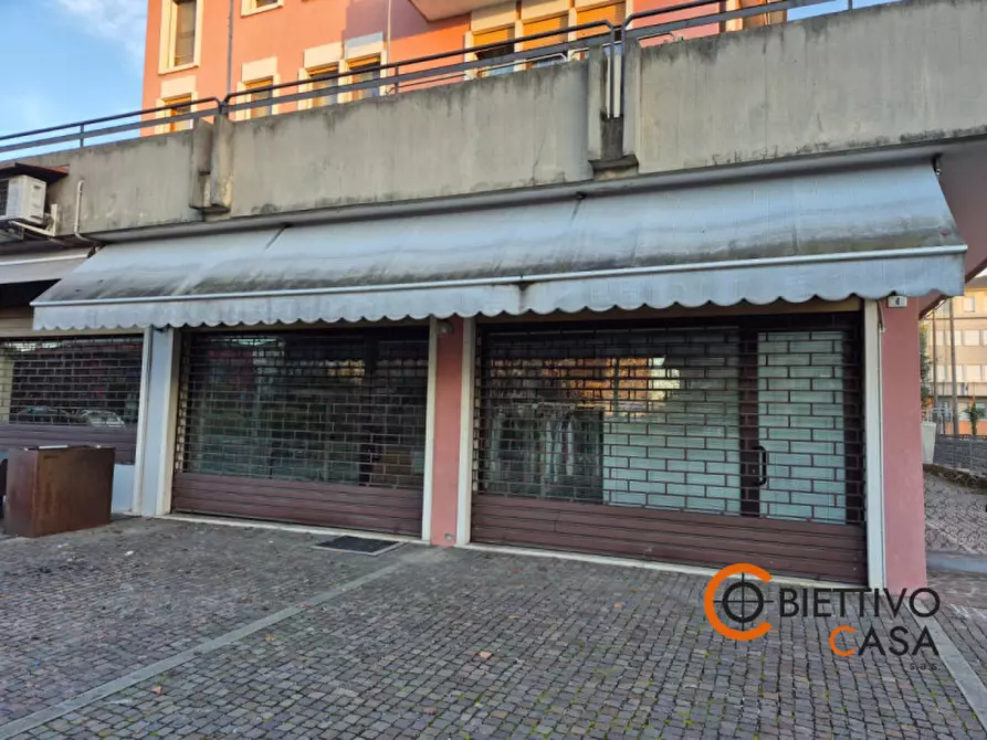Immagine 1 di Negozio in vendita  in piazza San Bonaventura a Cadoneghe