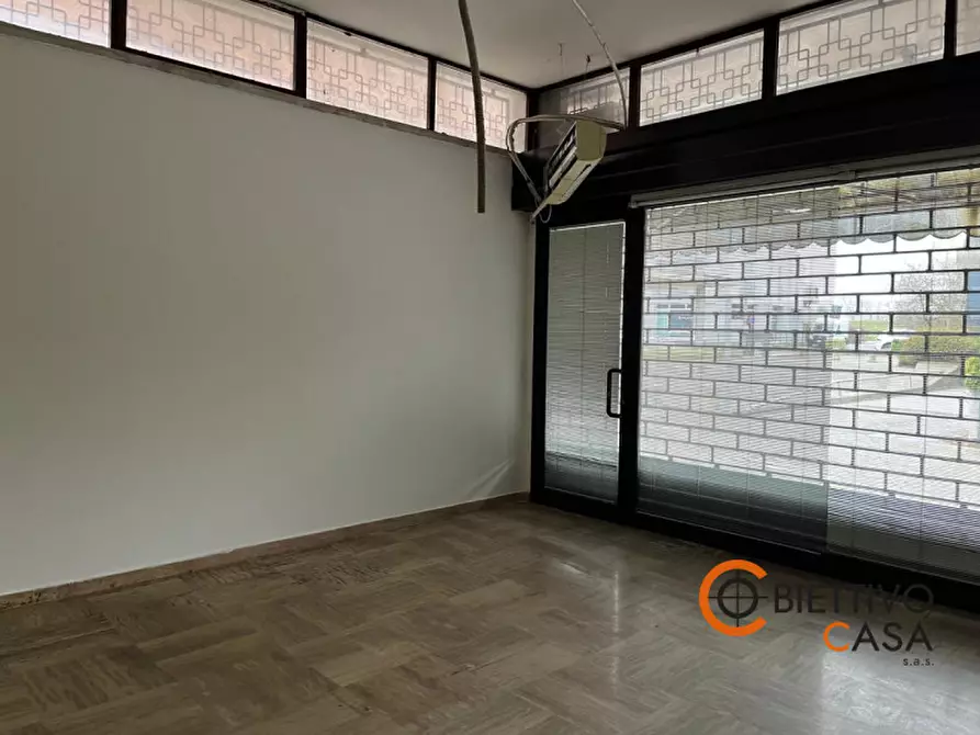 Immagine 4 di Negozio in vendita  in piazza San Bonaventura a Cadoneghe