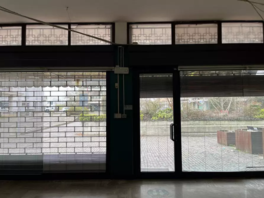 Immagine 5 di Negozio in vendita  in piazza San Bonaventura a Cadoneghe