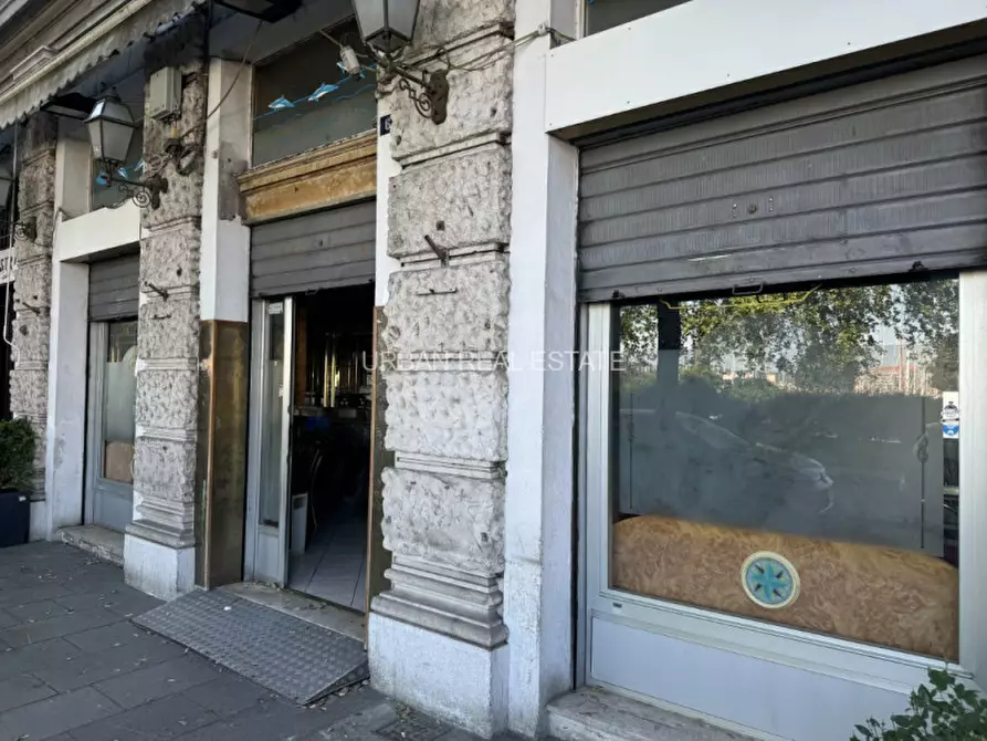 Immagine 1 di Negozio in affitto  in Riva Grumula 6/f a Trieste