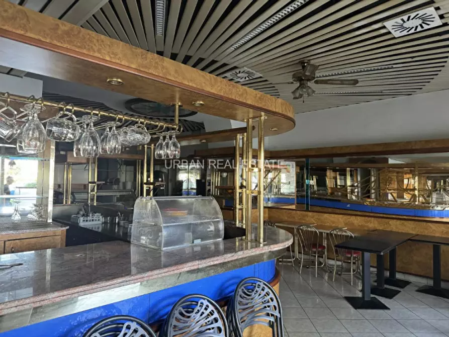 Immagine 2 di Negozio in affitto  in Riva Grumula 6/f a Trieste