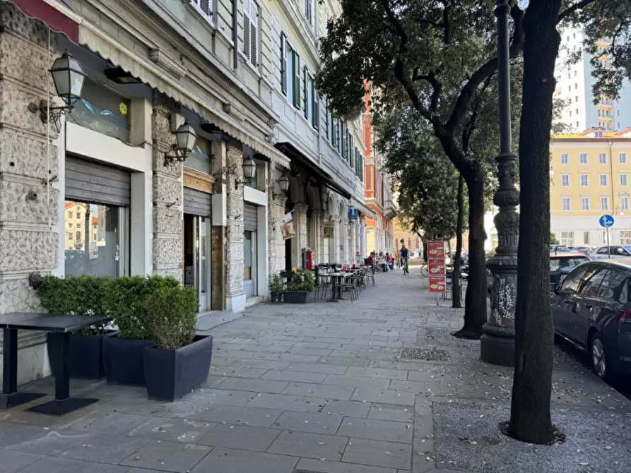 Immagine 3 di Negozio in affitto  in Riva Grumula 6/f a Trieste