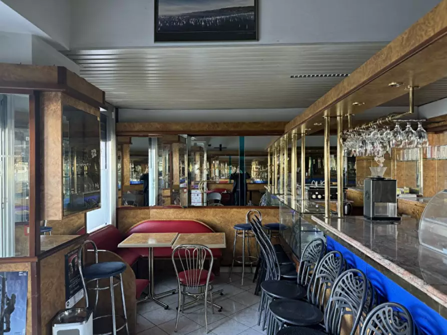 Immagine 4 di Negozio in affitto  in Riva Grumula 6/f a Trieste