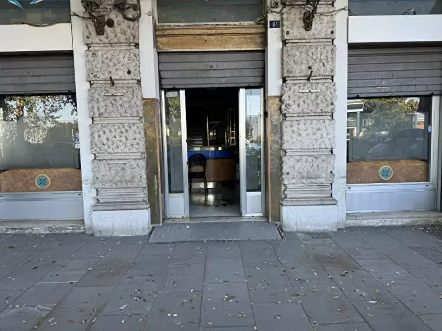 Immagine 10 di Negozio in affitto  in Riva Grumula 6/f a Trieste