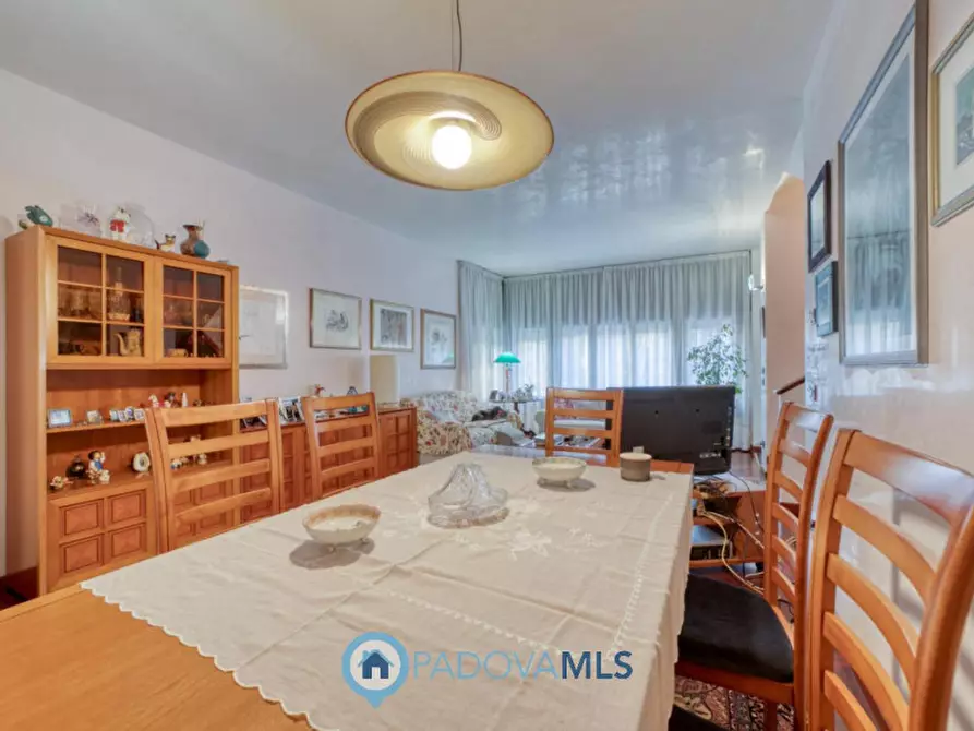 Immagine 5 di Villa in vendita  in VIA GIACOMELLI a Padova