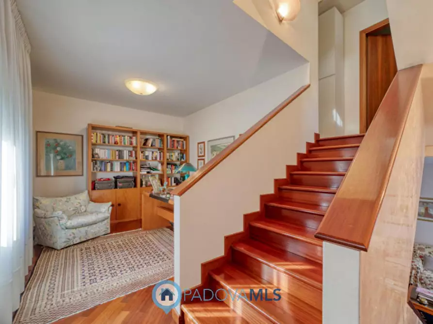 Immagine 10 di Villa in vendita  in VIA GIACOMELLI a Padova