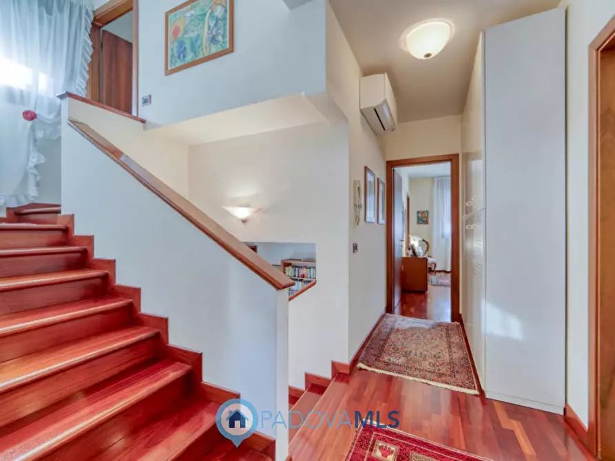 Immagine 11 di Villa in vendita  in VIA GIACOMELLI a Padova