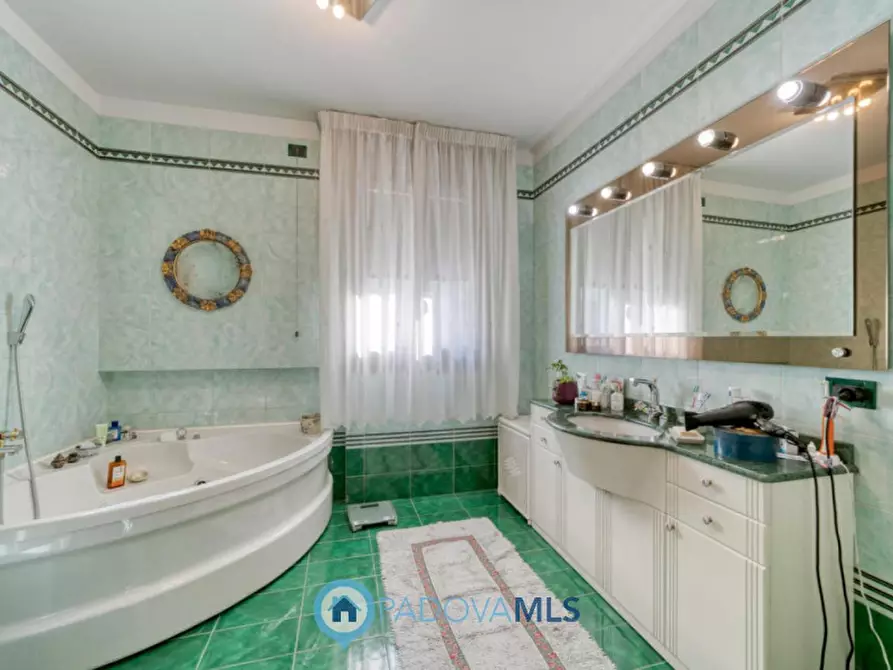 Immagine 20 di Villa in vendita  in VIA GIACOMELLI a Padova