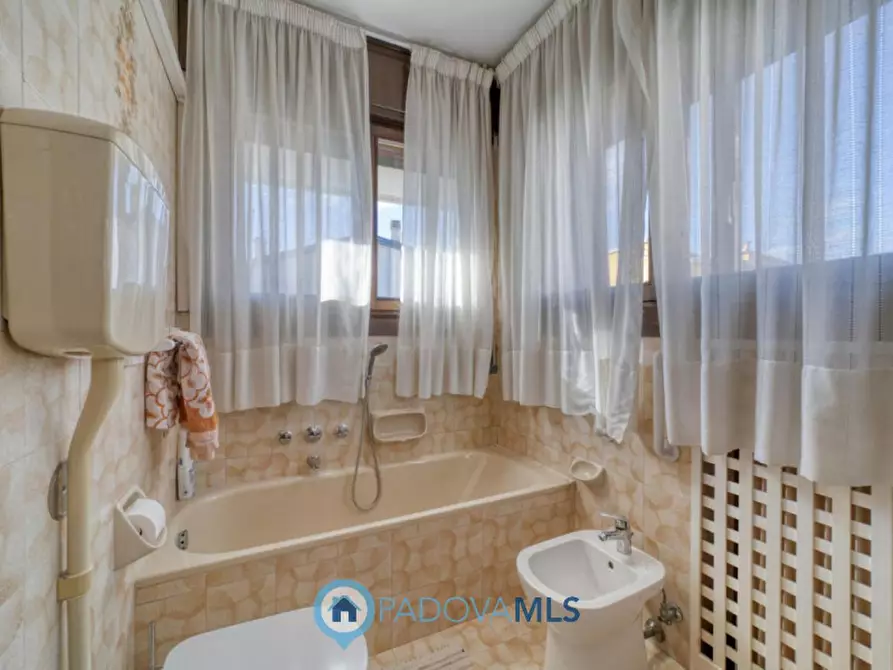 Immagine 28 di Villa in vendita  in VIA GIACOMELLI a Padova