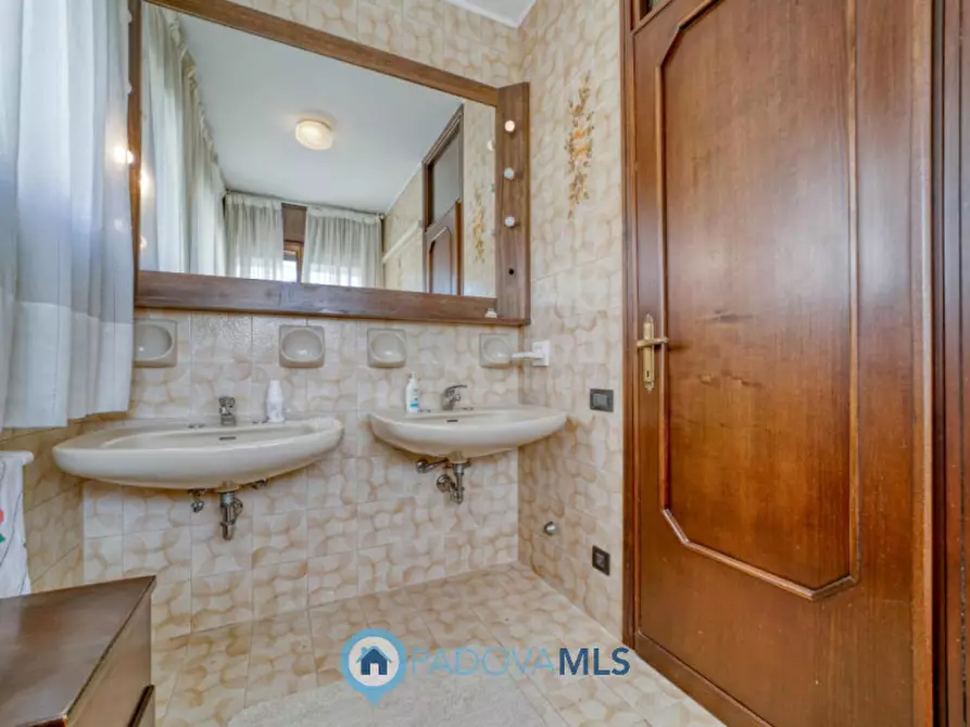 Immagine 29 di Villa in vendita  in VIA GIACOMELLI a Padova