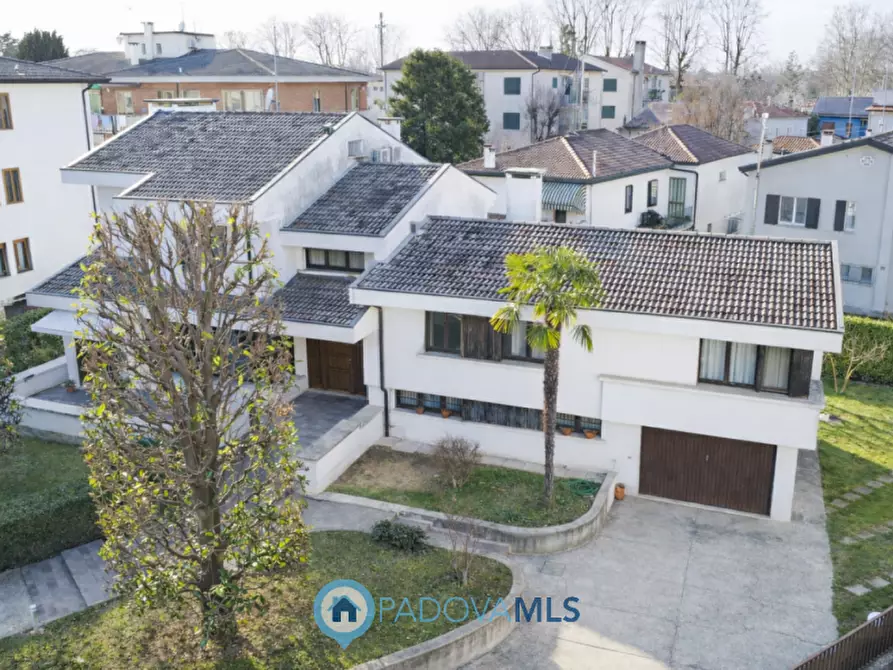 Immagine 36 di Villa in vendita  in VIA GIACOMELLI a Padova