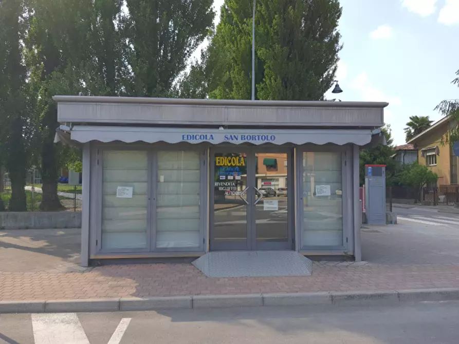 Immagine 10 di Negozio in vendita  in Via Irma Bandiera a Rovigo
