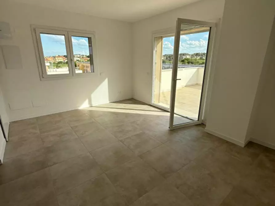 Immagine 1 di Appartamento in vendita  in Via Raffaello Sanzio a Senigallia