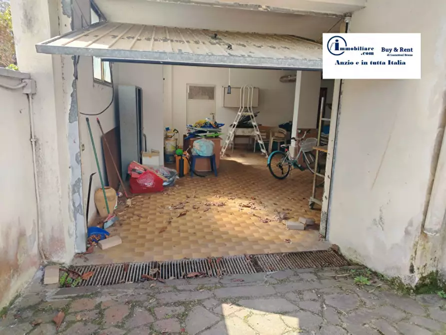 Immagine 13 di Villa in vendita  in VIA MAGENTA 1 a Anzio