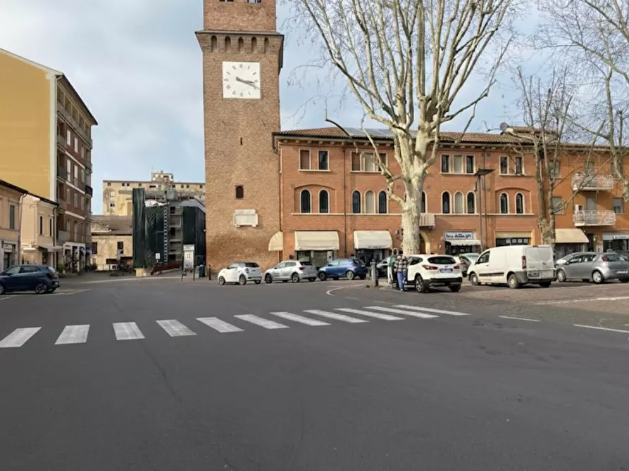 Immagine 2 di Negozio in vendita  a Suzzara