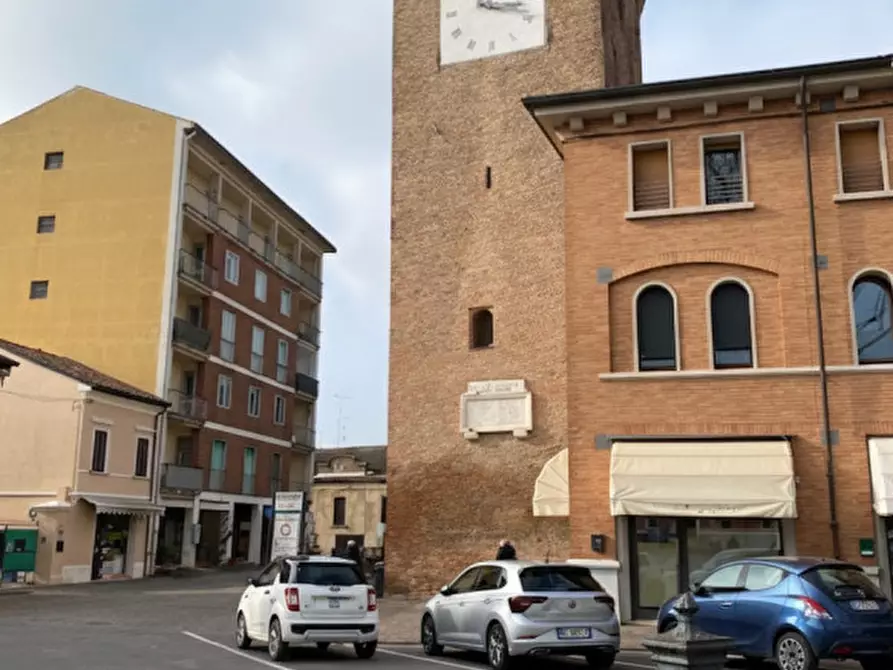 Immagine 4 di Negozio in vendita  a Suzzara