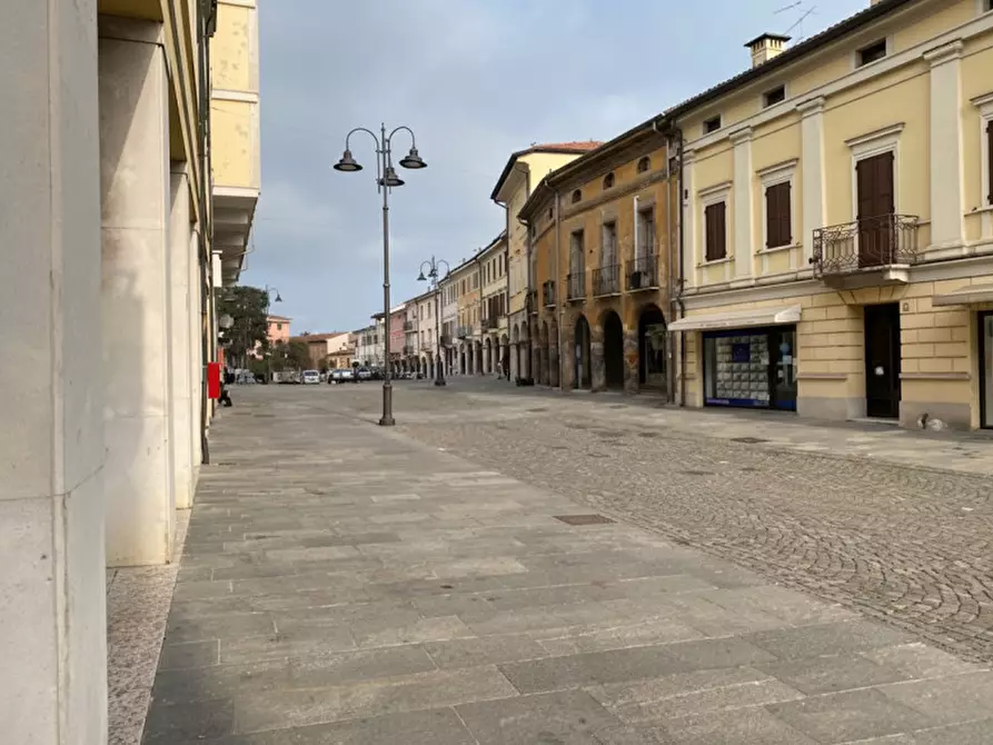 Immagine 6 di Negozio in vendita  a Suzzara