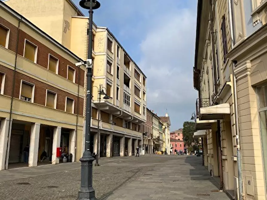 Immagine 7 di Negozio in vendita  a Suzzara