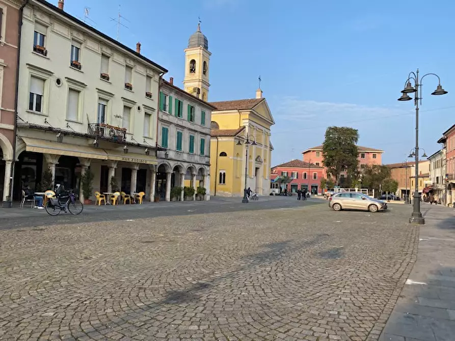 Immagine 8 di Negozio in vendita  a Suzzara