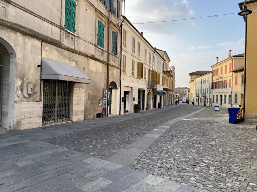 Immagine 9 di Negozio in vendita  a Suzzara