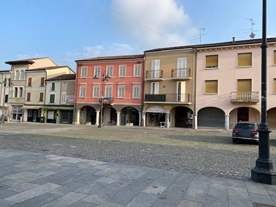 Immagine 10 di Negozio in vendita  a Suzzara