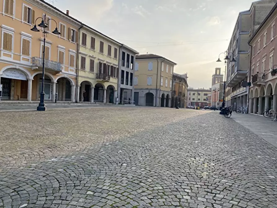 Immagine 11 di Negozio in vendita  a Suzzara