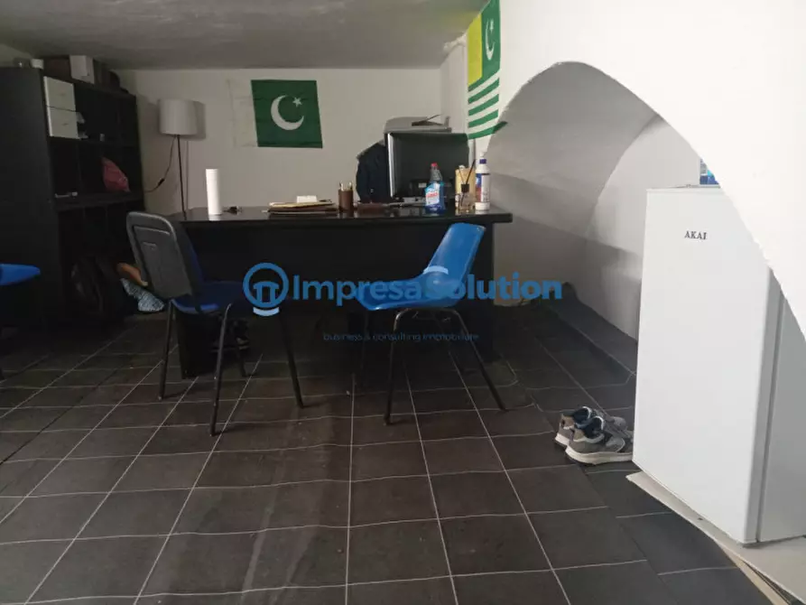 Immagine 11 di Negozio in affitto  in Vico Ferrovia a Napoli