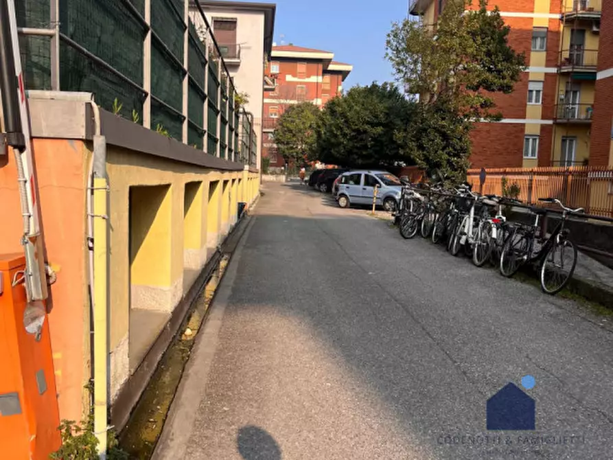 Immagine 2 di Garage in vendita  in Via Scipio Slataper, 5 a Brescia