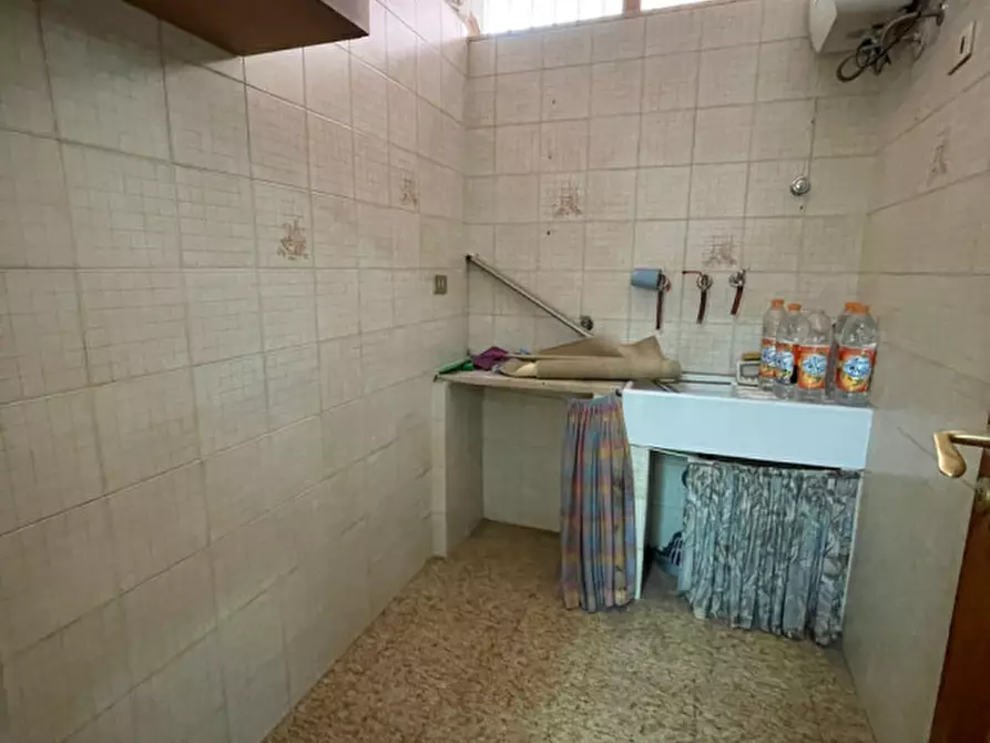 Immagine 9 di Cantina in affitto  in Viale Europa a Villabate