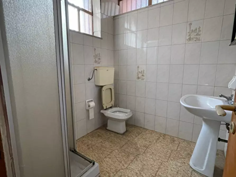 Immagine 11 di Cantina in affitto  in Viale Europa a Villabate