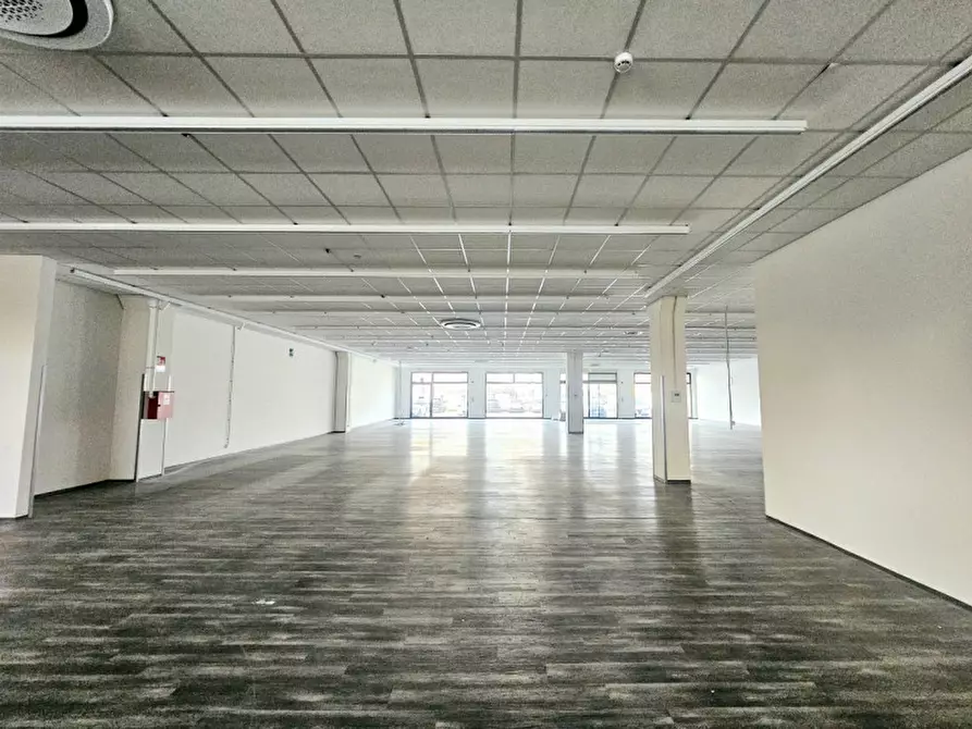 Immagine 1 di Negozio in affitto  in VIA PRINCIPE AMEDEO a Este