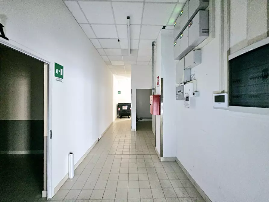 Immagine 4 di Negozio in affitto  in VIA PRINCIPE AMEDEO a Este