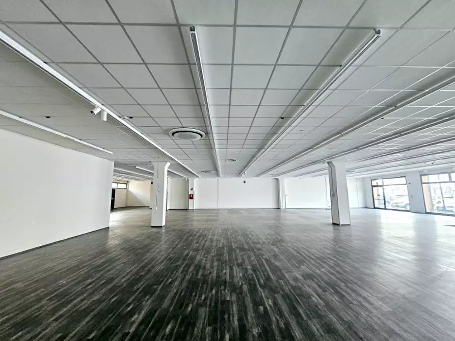 Immagine 7 di Negozio in affitto  in VIA PRINCIPE AMEDEO a Este