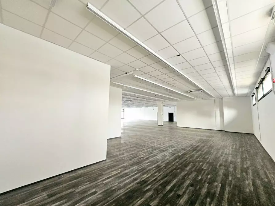 Immagine 8 di Negozio in affitto  in VIA PRINCIPE AMEDEO a Este