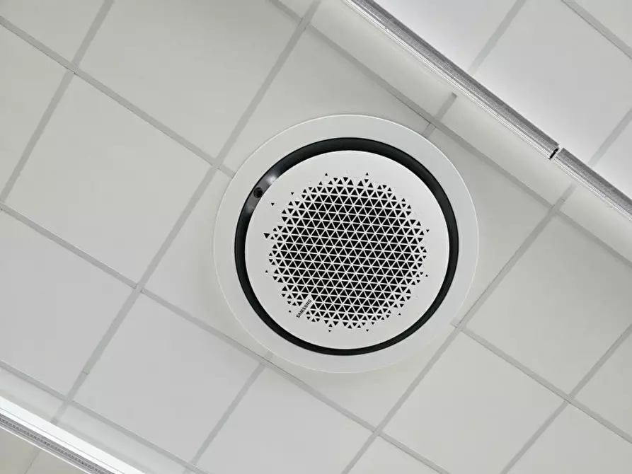 Immagine 9 di Negozio in affitto  in VIA PRINCIPE AMEDEO a Este