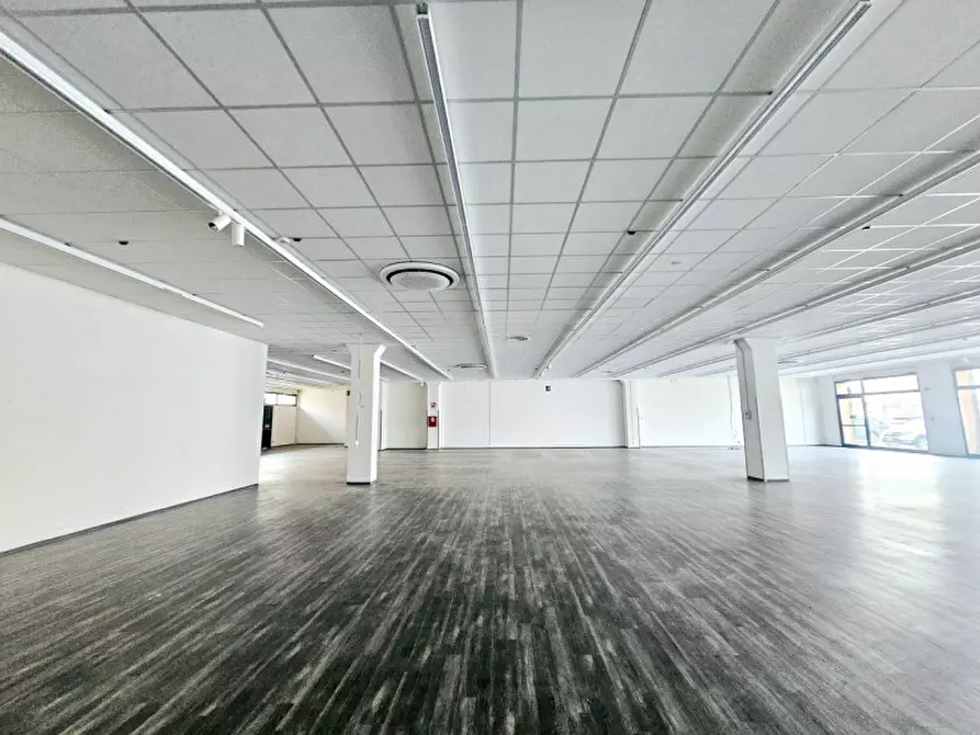 Immagine 10 di Negozio in affitto  in VIA PRINCIPE AMEDEO a Este